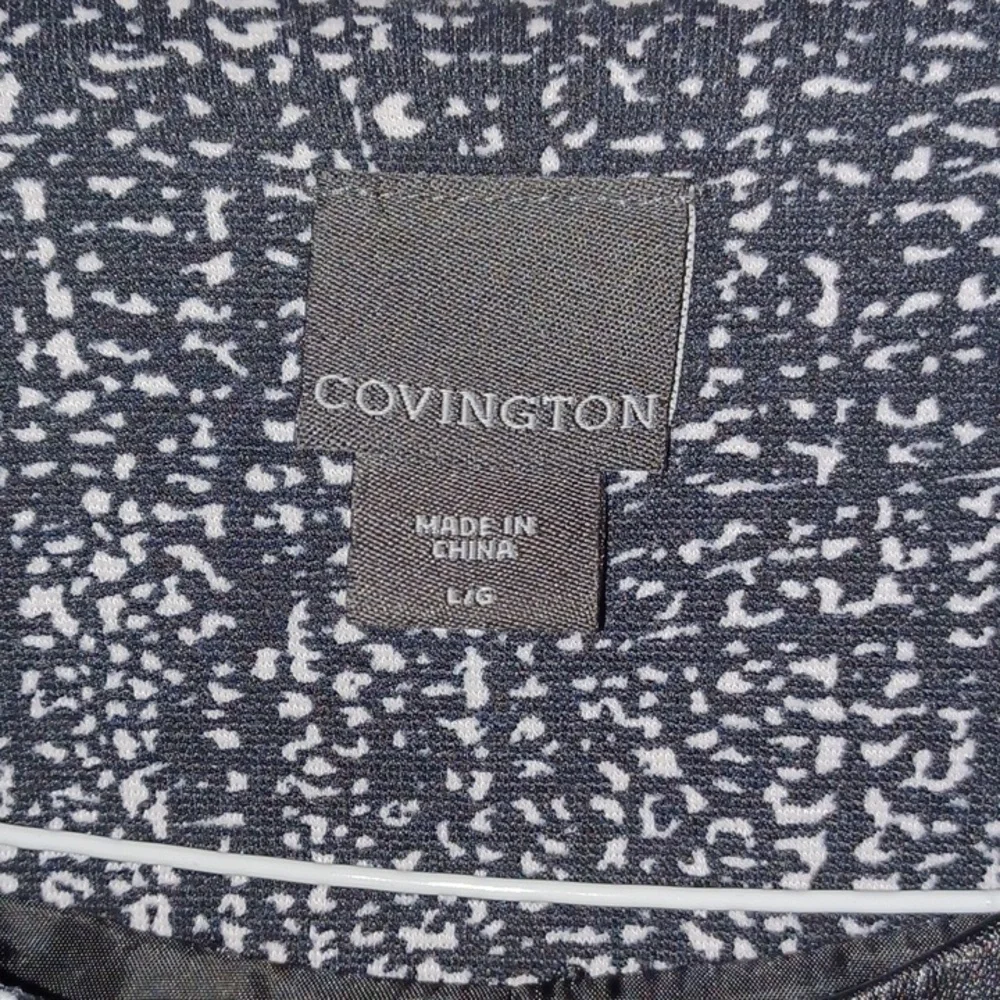COVINGTON, WOMENS BUISNESS JACKET, BLACK AND WHITE.  SEE MEASUREMENTS.